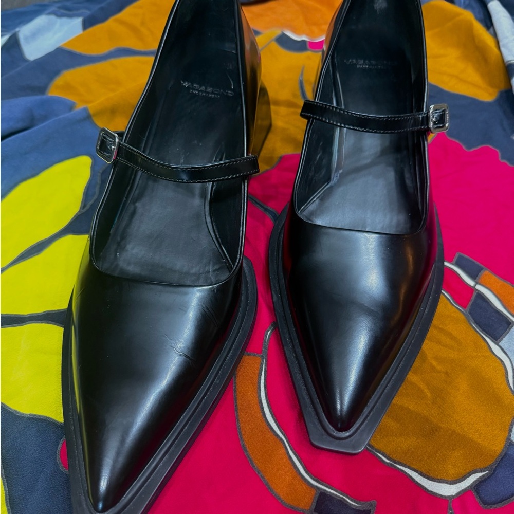 Vagabond Black Pointed Toe Heels